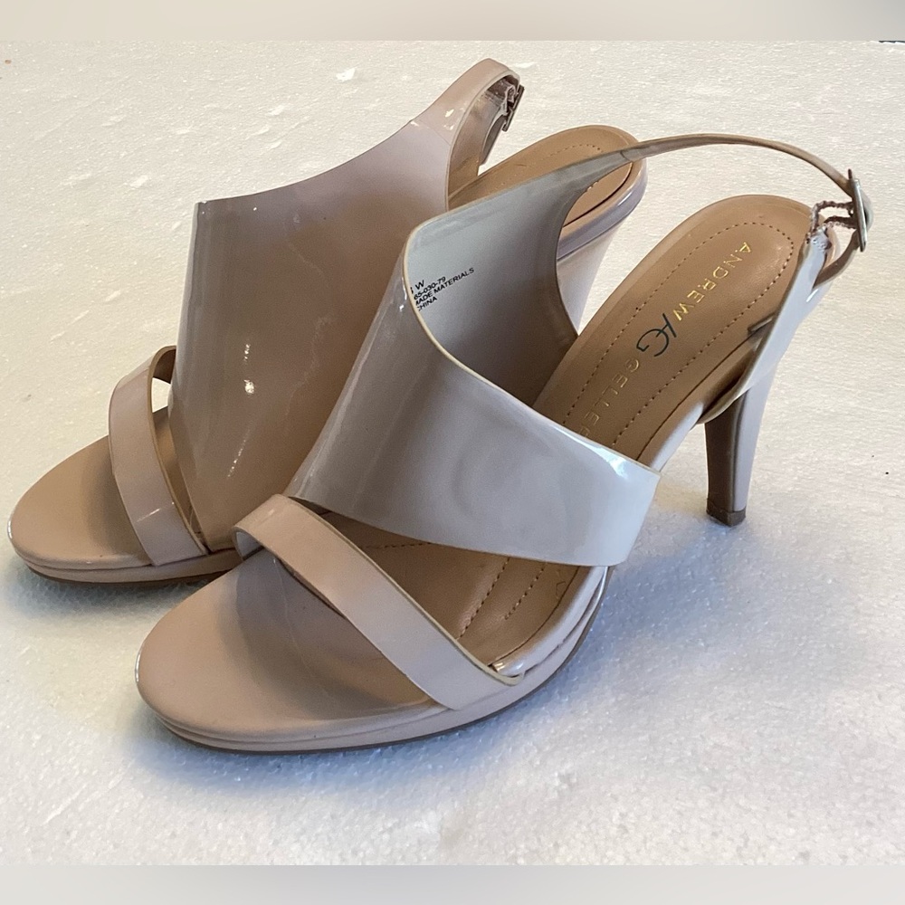Like new Andrew Geller nude synthetic patent leather 4” sling back heels. Sz 8W
